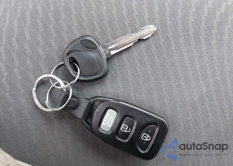 2015 Hyundai Elantra Se z USA, uszkodzony, nr VIN 5NPDH4AE3FH649850